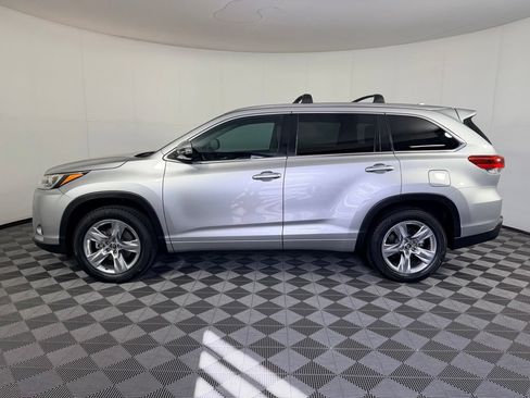 Used 2017 Toyota Highlander Limited w/ Carpet Mat Package FWD image 10