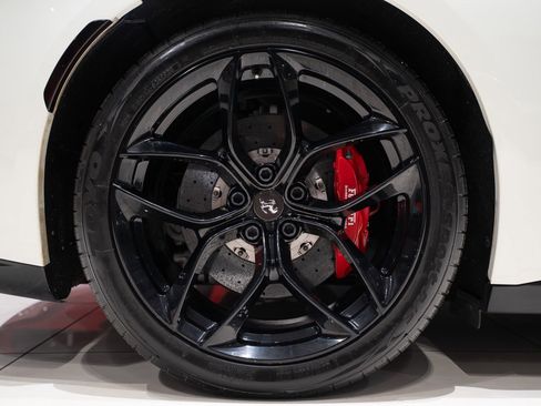 Used 2018 Ferrari GTC4Lusso T image 11