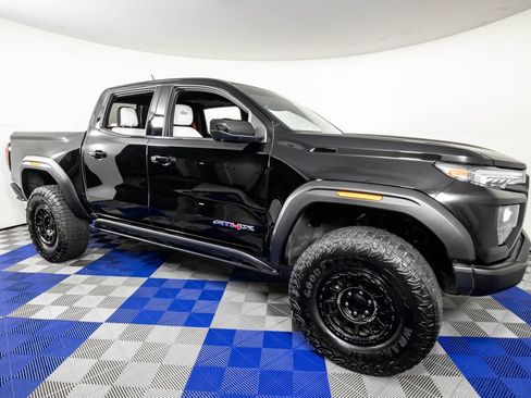 Used 2024 GMC Canyon AT4X w/ AT4X AEV Edition AWD/4WD image 3