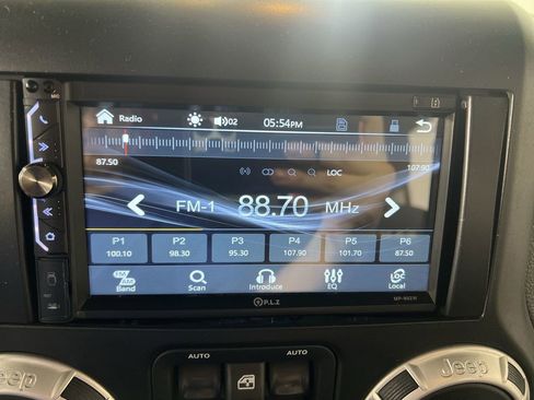 Used 2014 Jeep Wrangler Unlimited Sahara w/ Dual Top Group AWD/4WD image 14