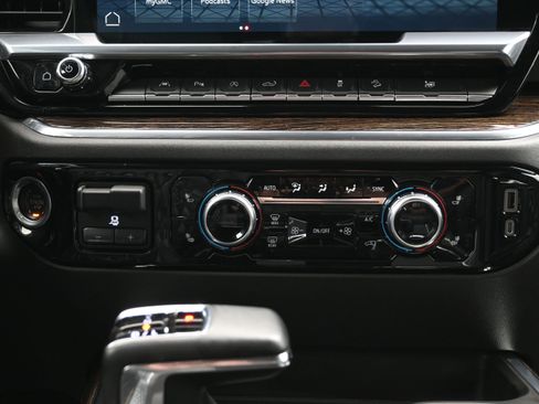 Used 2023 GMC Sierra 1500 Elevation w/ Preferred Package AWD/4WD image 37