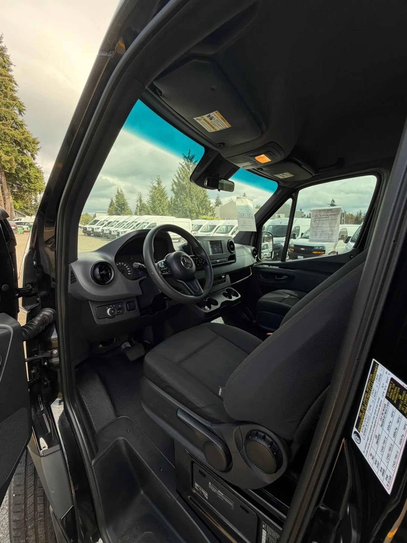 Used 2019 Mercedes-Benz Sprinter 2500 w/ Premium Package image 30