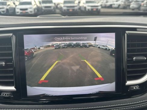 Used 2024 Chrysler Pacifica Select image 40