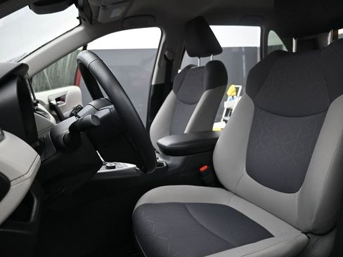 Used 2020 Toyota RAV4 XLE image 10