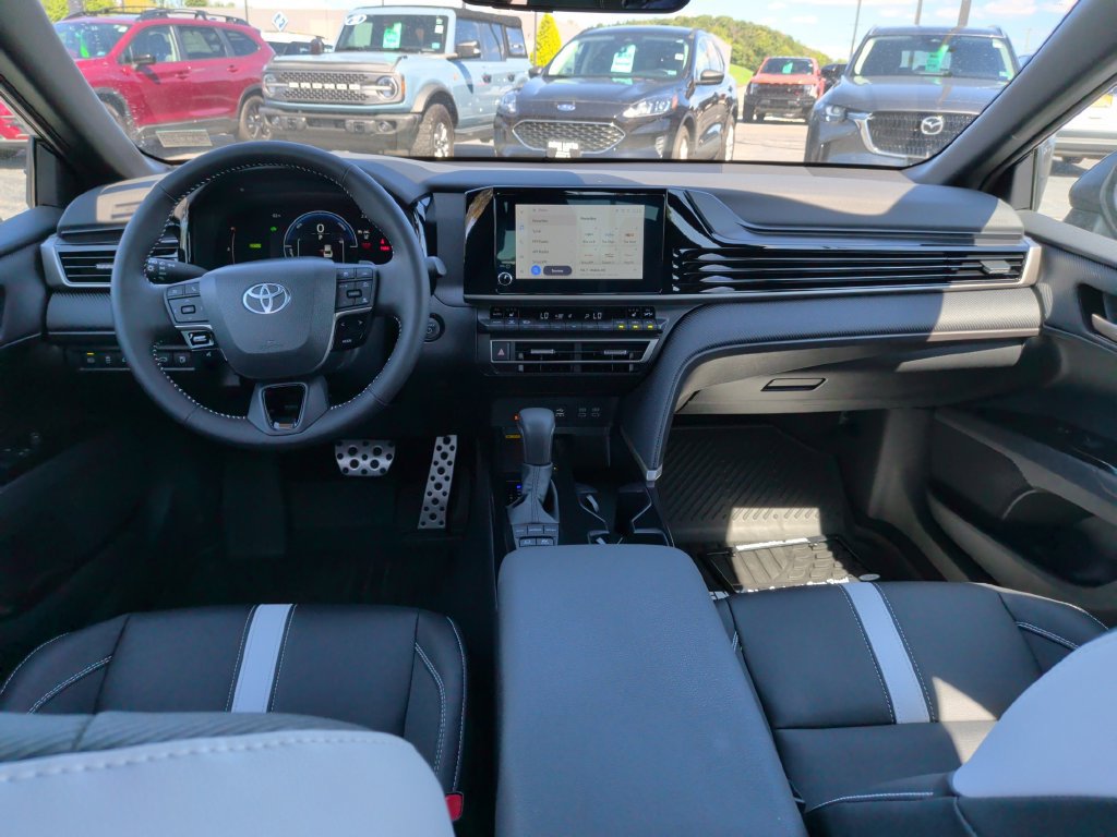 Used 2025 Toyota Camry SE w/ Convenience Package FWD image 2