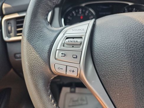 Used 2016 Nissan Rogue SL w/ SL Premium Package FWD image 17