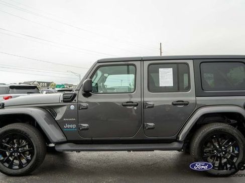 Used 2023 Jeep Wrangler Unlimited Sahara w/ Cold Weather Group AWD/4WD image 9