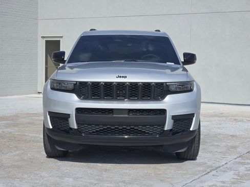 Used 2024 Jeep Grand Cherokee L Altitude image 3