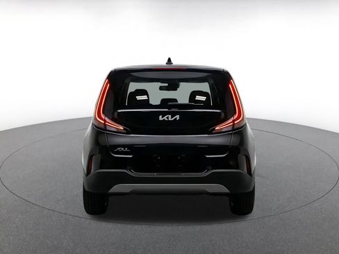 Used 2025 Kia Soul LX w/ LX Technology Package FWD image 8