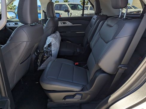 New 2026 Ford Explorer Active w/ Active Comfort Package RWD image 8
