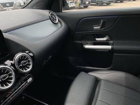 Used 2025 Mercedes-Benz GLA 250 image 37