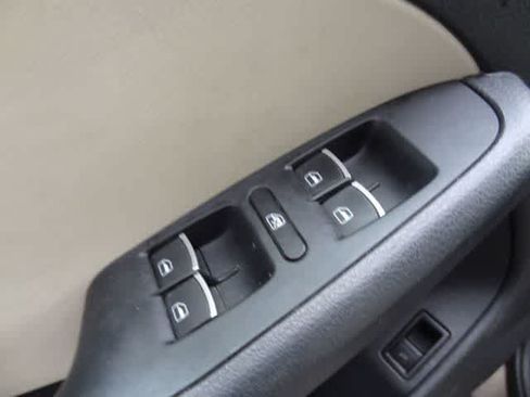 Used 2014 Volkswagen Jetta SE FWD image 9