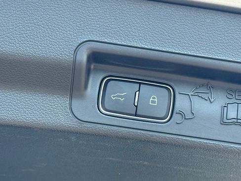 Used 2023 Ford Explorer XLT AWD/4WD image 28