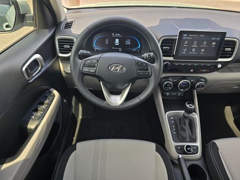 Used 2026 Hyundai Venue SEL FWD image 12