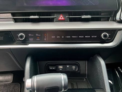 Certified 2025 Kia Sportage SX AWD/4WD image 15
