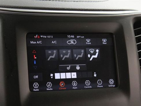 Used 2021 Jeep Cherokee Latitude Lux w/ Mopar Interior Package image 11