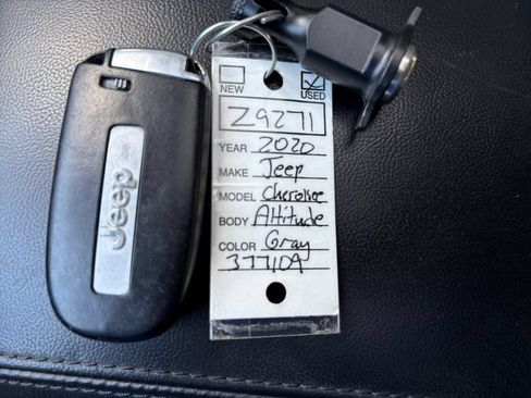 Used 2020 Jeep Grand Cherokee Altitude AWD/4WD image 32