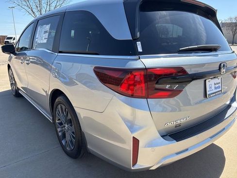 New 2026 Honda Odyssey Touring image 4