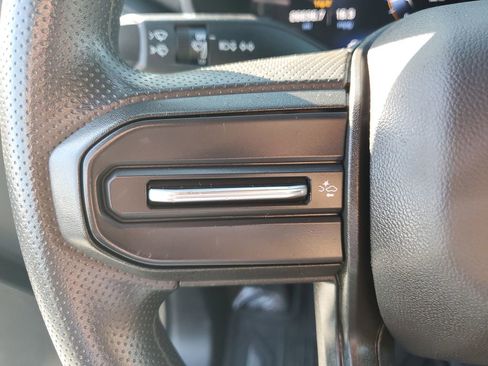 Used 2024 Chevrolet Colorado W/T image 27