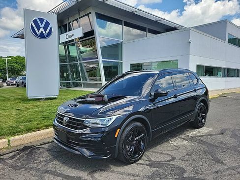 Certified 2024 Volkswagen Tiguan SE R-Line AWD/4WD image 1