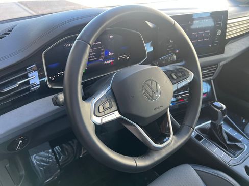 Used 2025 Volkswagen Jetta SE image 28