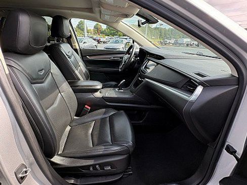 Used 2017 Cadillac XT5 Luxury FWD image 15