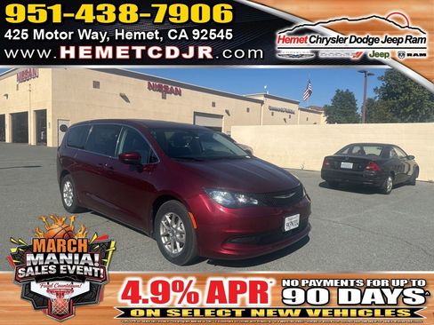 Used 2022 Chrysler Voyager LX image 1