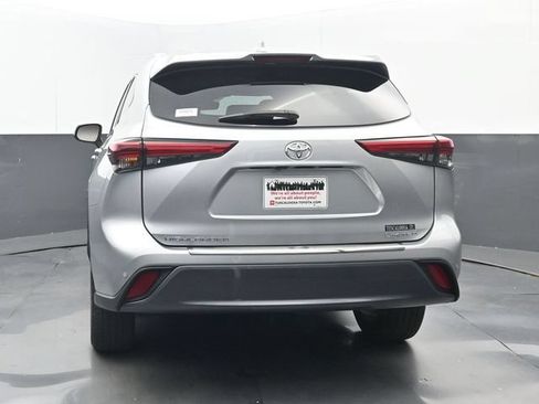 Used 2021 Toyota Highlander Limited FWD image 18
