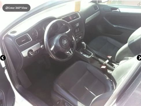 Used 2013 Volkswagen Jetta SE FWD image 4