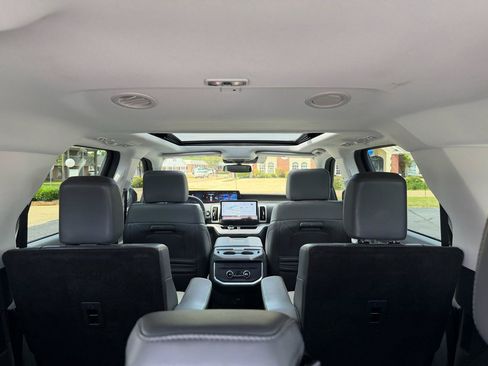 Used 2025 Ford Expedition Max Active AWD/4WD image 9