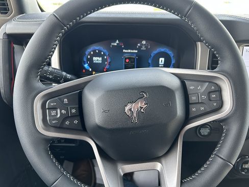 New 2026 Ford Bronco Outer Banks w/ Sasquatch Package AWD/4WD image 15