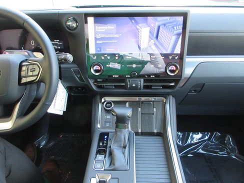 Used 2025 Lexus GX 550 w/ Accessory Package (2T) AWD/4WD image 43