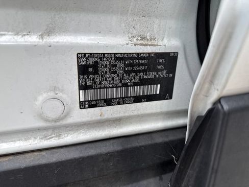 Used 2021 Toyota RAV4 LE FWD image 16