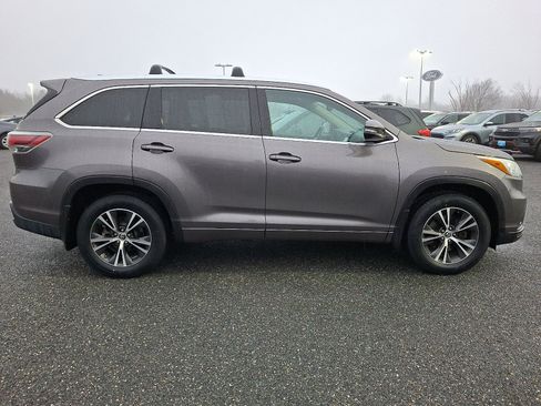 Used 2016 Toyota Highlander XLE image 7