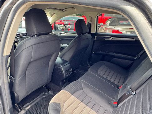 Used 2020 Ford Fusion SE FWD image 25