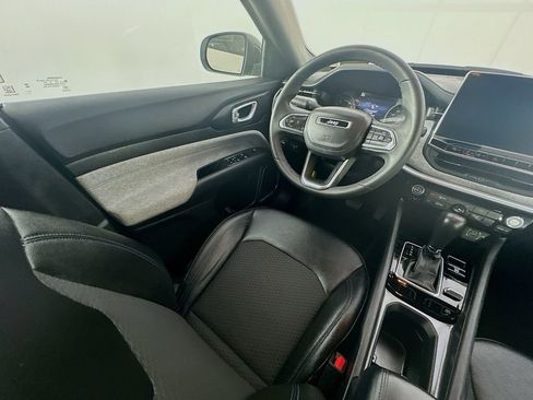 Used 2024 Jeep Compass Latitude image 9