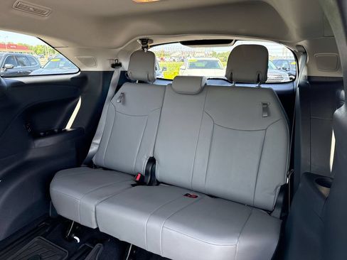 Used 2025 Toyota Sienna XLE w/ XLE Plus Package AWD/4WD image 20