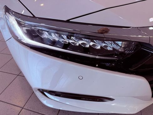 Used 2020 Honda Accord Touring image 16