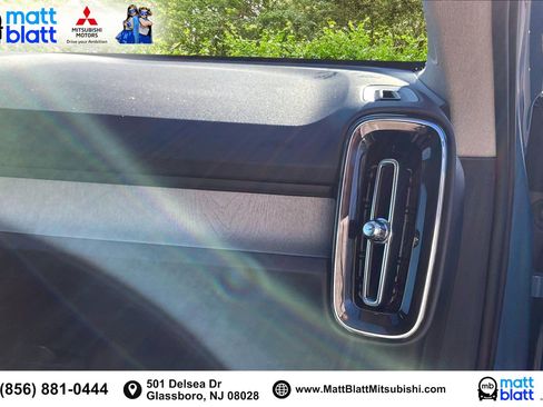 Used 2025 Volvo XC40 B5 Core image 18