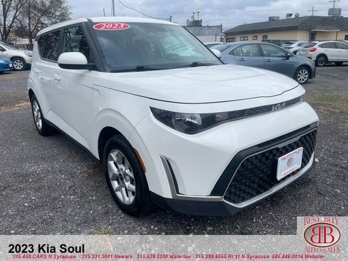 Used 2023 Kia Soul LX w/ LX Technology Package FWD image 2