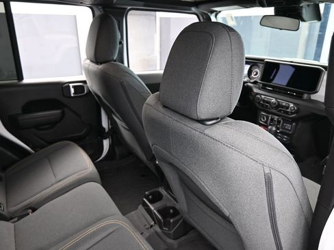 Used 2024 Jeep Gladiator Sport image 44