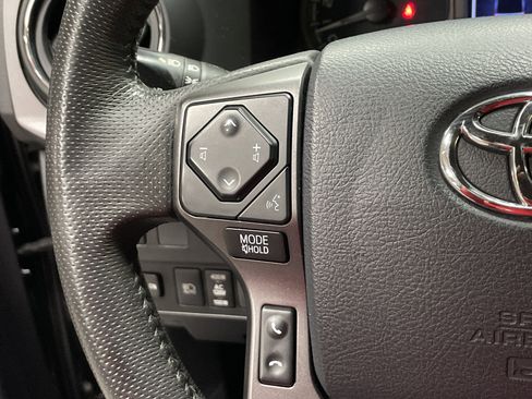 Used 2020 Toyota Tacoma TRD Off-Road image 19
