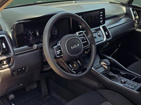 Used 2023 Kia Sorento LX FWD image 32