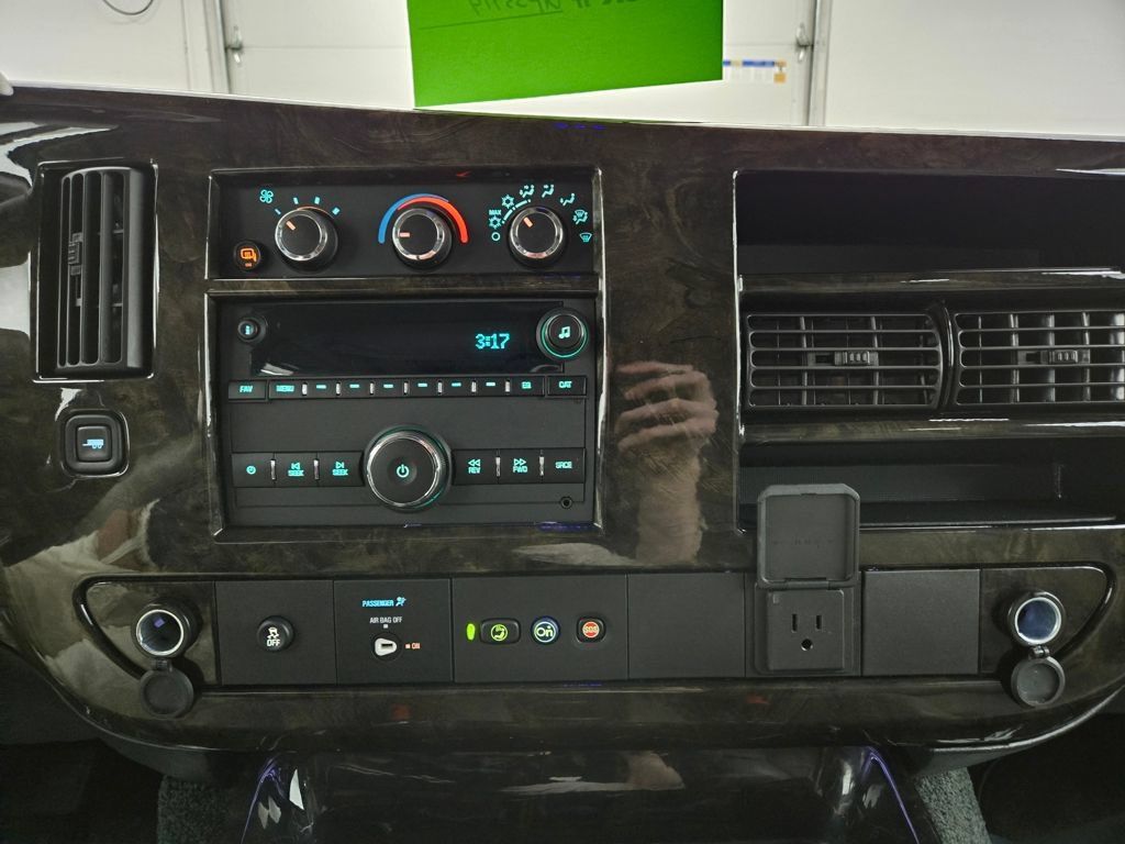 Used 2023 Chevrolet Express 2500 Extended RWD image 30