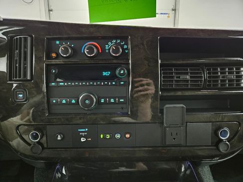 Used 2023 Chevrolet Express 2500 Extended image 30