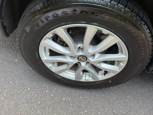 Used 2018 Nissan Rogue SV AWD/4WD image 26