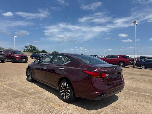 Certified 2025 Nissan Altima 2.5 SV FWD image 13