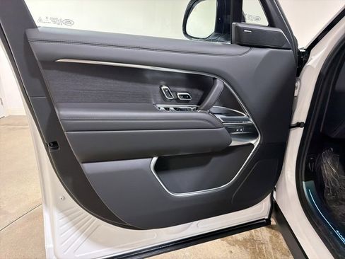 New 2026 Land Rover Range Rover Long Wheelbase SE AWD/4WD image 9