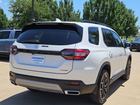 New 2025 Honda Pilot Touring image 5