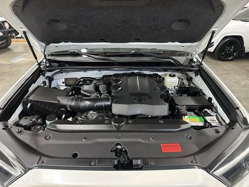 Used 2020 Toyota 4Runner Limited AWD/4WD image 9